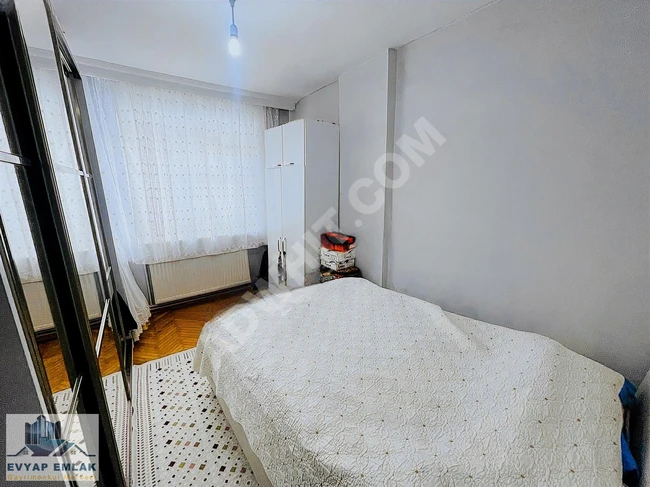 Clean apartment for sale 2+1 in a central location in Bahçelievler