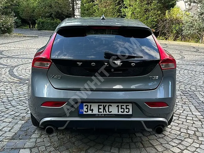 سيارة VOLVO V40 R-DESİGN موديل 2017 - أوتوماتيك مع ذاكرة كاميرا + شاشة خفية وعدد كيلومترات منخفضة