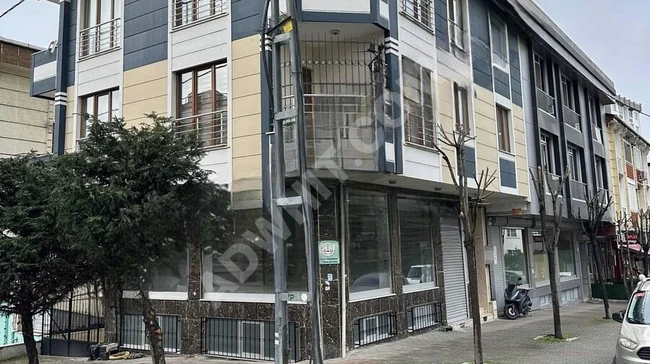 Shop for sale with an area of 200 square meters on a busy street.