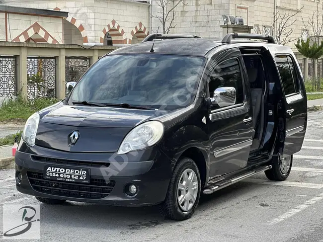 ميني فان RENAULT KANGOO موديل 2010 بمسافة 94 ألف كم، بدون طلاء، بدون أخطاء.