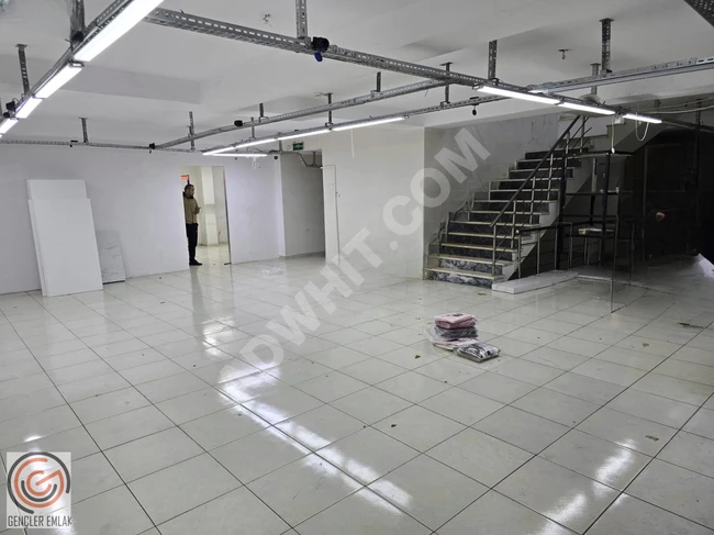 Shop for rent near Al Ain station comprising 3 floors, with an area of 650 m² in GÜNGÖREN SANAYİ