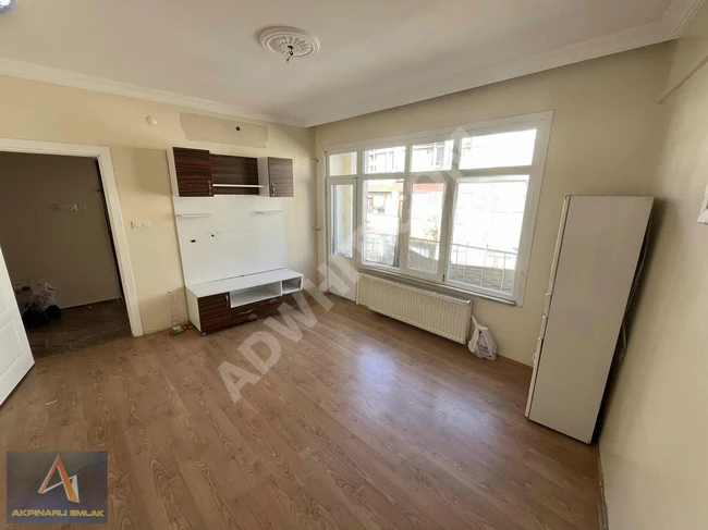 2+1 apartment on the middle floor with no slopes, street-level shop in the center of Üsküdar