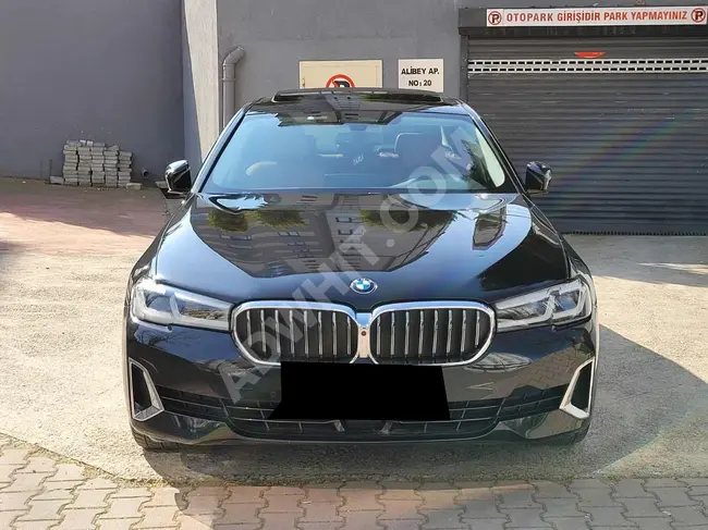 سيارة BMW 520İ LUXURY LİNE موديل 2023 بمسافة 26 ألف كم