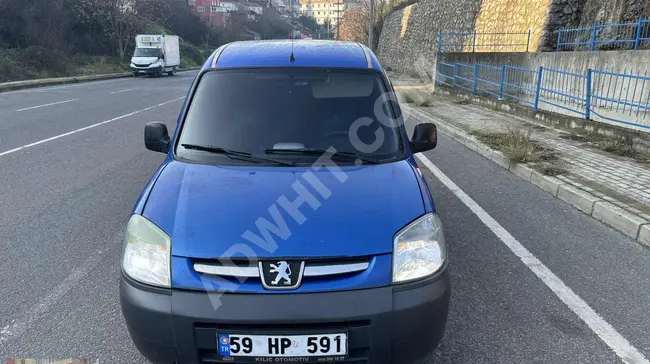 ميني فان PEUGEOT PARTNER 1.9 D موديل 2004 - معتنى بها