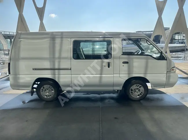 HYUNDAI H/100 van, 2004 model with 298,000 km