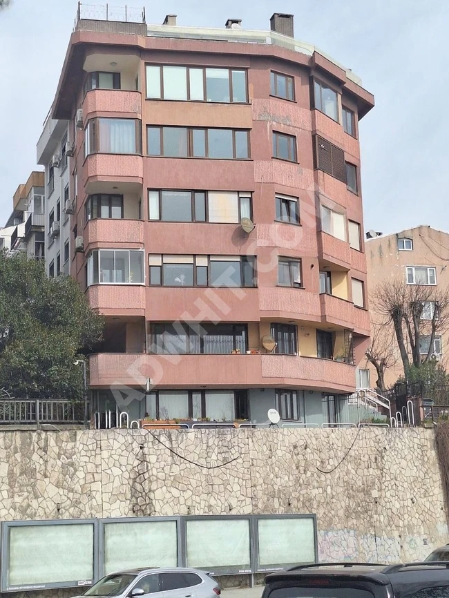 A full building with 7 floors, 20 years old, overlooking the sea without a match in BAKIRKÖY.