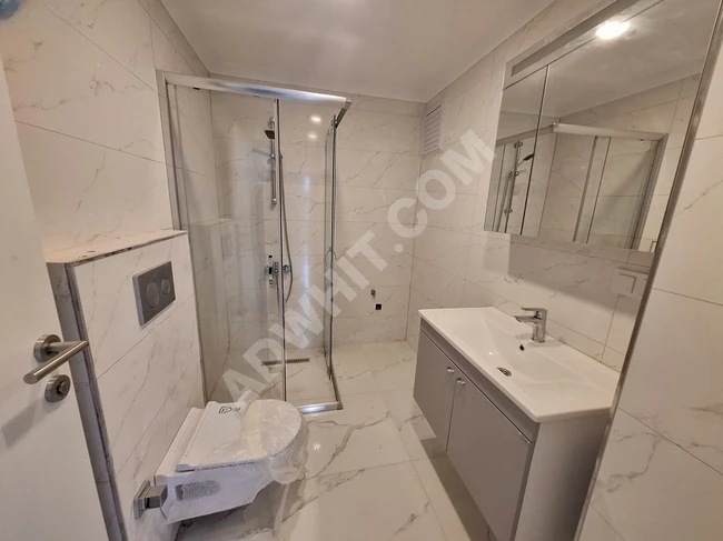 A new 3+1 apartment on the middle floor with an area of 120 square meters in BAKIRKÖY KARTALTEPE