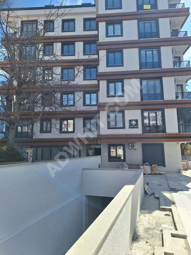 A new 3+1 apartment on the middle floor with an area of 120 square meters in BAKIRKÖY KARTALTEPE