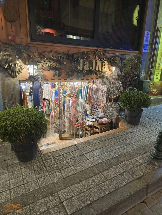 AYBARS'TAN KADIKÖYÜN EN İŞLEK CADDESİNDE SATILIK DÜKKAN