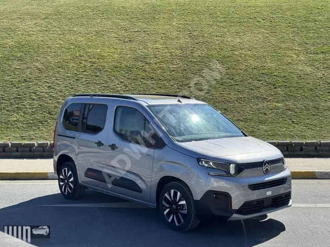 ميني فان Citroen Berlingo موديل 2025 - سَقف زجاجي - %20 ضريبة القيمة المضافة - تسليم فوري