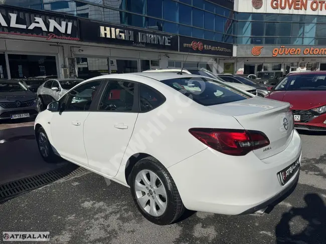 سيارة ASTRA SEDAN خالية من العيوب وبمسافة كيلومترات منخفضة ولا مثيل لها.