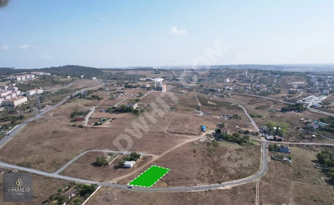 قطعة أرض بمساحة 465 متر مربع في ARNAVUTKÖY TAŞOLUK مخططة ومجزأة ومسجلة بسند ملكية واحد.