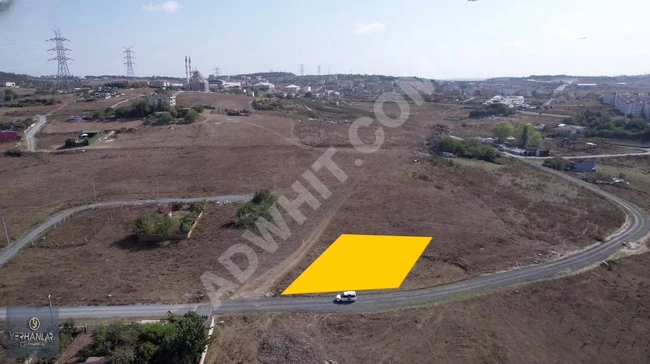 قطعة أرض بمساحة 465 متر مربع في ARNAVUTKÖY TAŞOLUK مخططة ومجزأة ومسجلة بسند ملكية واحد.