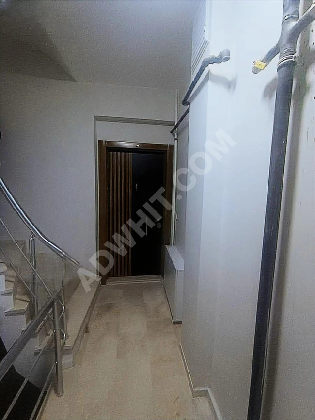 شقة كبيرة للبيع في Kağıthane Nurtepe، طابق وسط جديد مع مصعد.