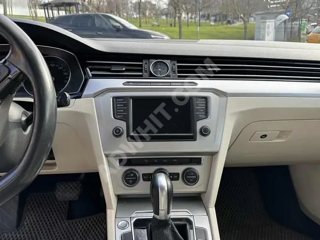 سيارة Volkswagen Passat بطاقة ائتمان حتى 12 قسط * لون أسود ومن الداخل بيج بدون تغيير كيلومترات منخفضة