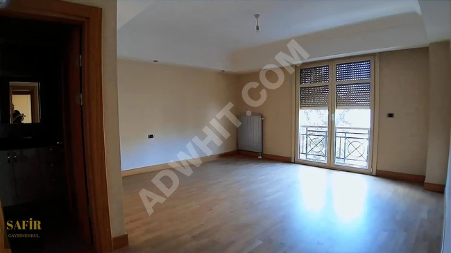A 4+1 apartment with a net area of 196 square meters on the eighth floor in Bahçelievler Parkevler.