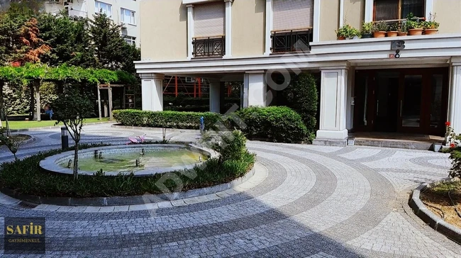 A 4+1 apartment with a net area of 196 square meters on the eighth floor in Bahçelievler Parkevler.
