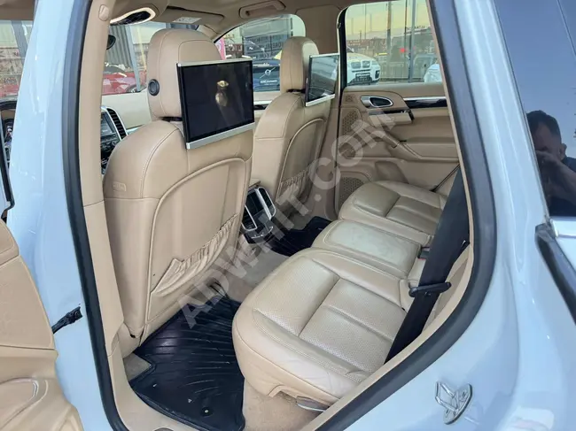 سيارة PORHCE CAYENNE 3.0 موديل 2015 ديزل من الوكالة