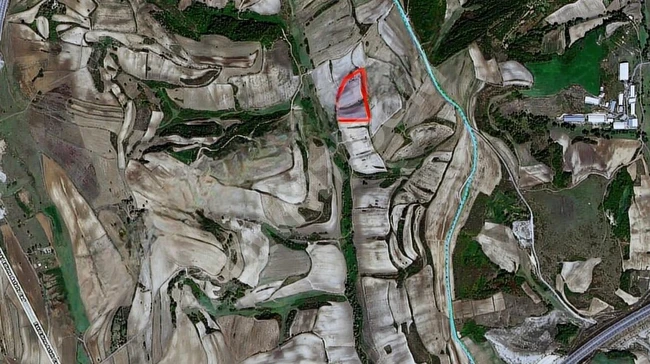 Land for sale with an area of 171 square meters, suitable for investment according to the plans in ARNAVUTKÖY YASSIÖREN.