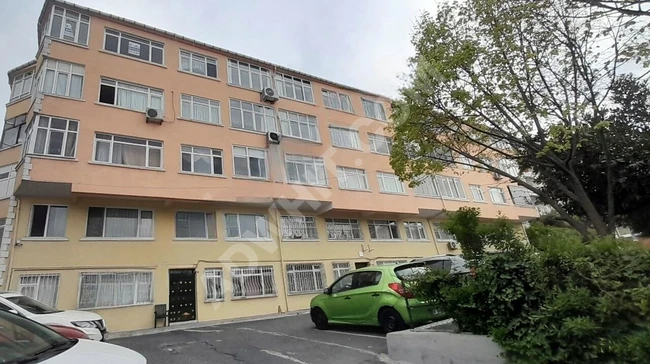 Apartment for sale within the complex, ground floor entrance, 2+1, 90 square meters, parking and garden in Kocamustafapaşa.
