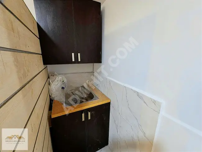 محل تجاري للإيجار بسعر مناسب في مركز MALTEPE في موقع رائع على طريق المشاة.