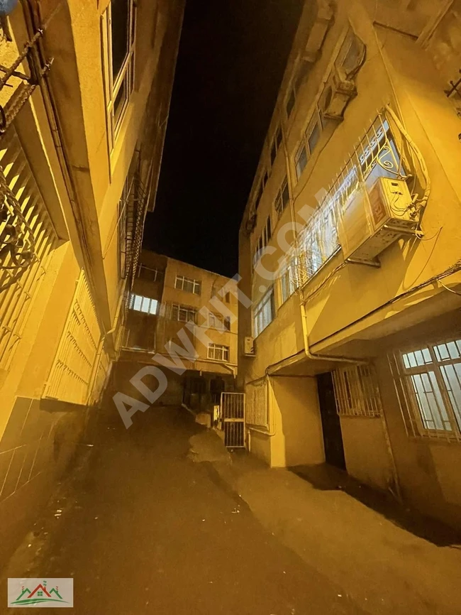 2+1 apartment, second floor, 85 square meters, well-maintained, has a tenant in Sümbül Efendi Hacıkadın