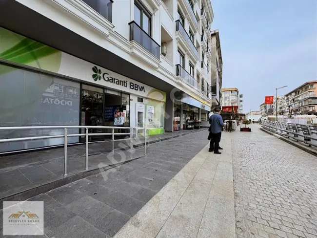 محل تجاري للإيجار بسعر مناسب في مركز MALTEPE في موقع رائع على طريق المشاة.
