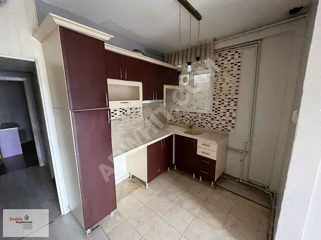 KADIKÖY HASANPAŞADA 2+1 GÜÜNEY CADDE ÜZERİ 100M2 4 KAT