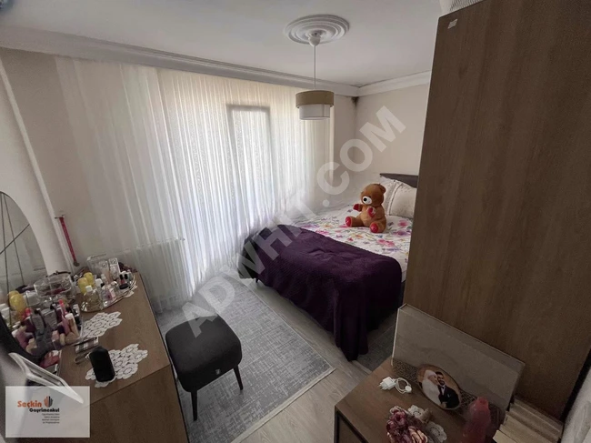 MALTEPE ZÜMRÜTEVLERDE GENÇ BİNADA OTOPARKLI 2+1 8KAT FERAH DAİRE
