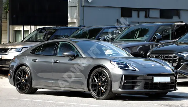 سيارة Porsche Panamera 4 PDK الشكل الجديد - شاشة ركاب، عادم رياضي، عرض المعلومات الأمامية (Head-up)