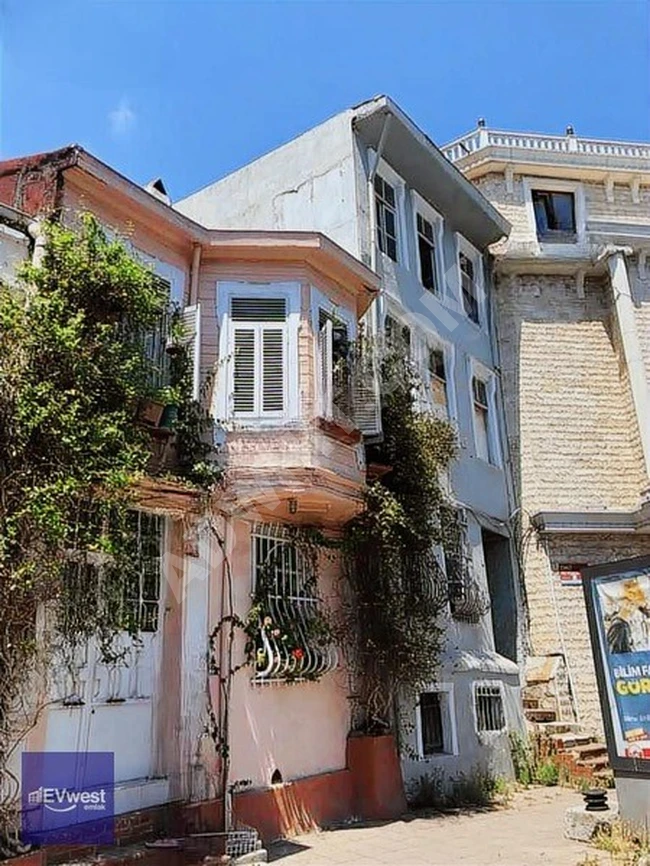 EVwest'te SULTANAHMET 2. DERECE OTELLER BÖLGESİNDE 4 KATLI BİNA