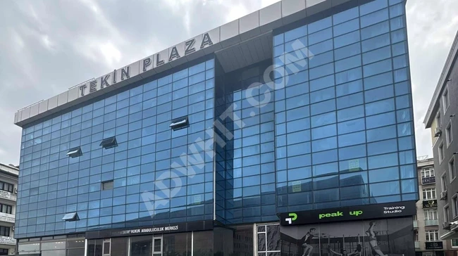 شقة-مكتب للبيع 2+1 واسعة مقابل محكمة BAKIRKÖY
