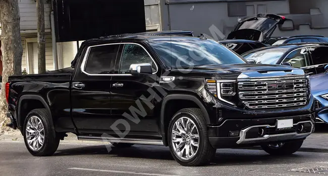 سيارة GMC Sierra 3.0 L - لون الداخلي بني - باب منزلق