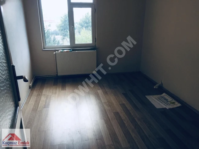 KAÇMAZ EMLAK TAN YENİŞEHİR MERKEZDE İÇİ YENİLENMİŞ 3+1 DAİRE