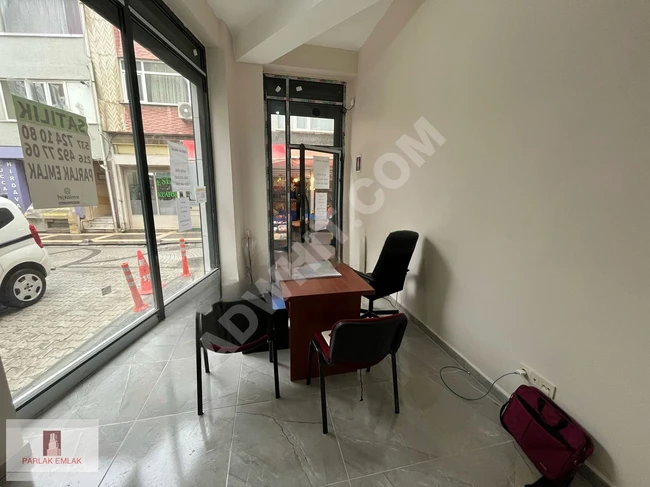 üsküdar merkezde ana cadde köşe her işe uygun dükkan