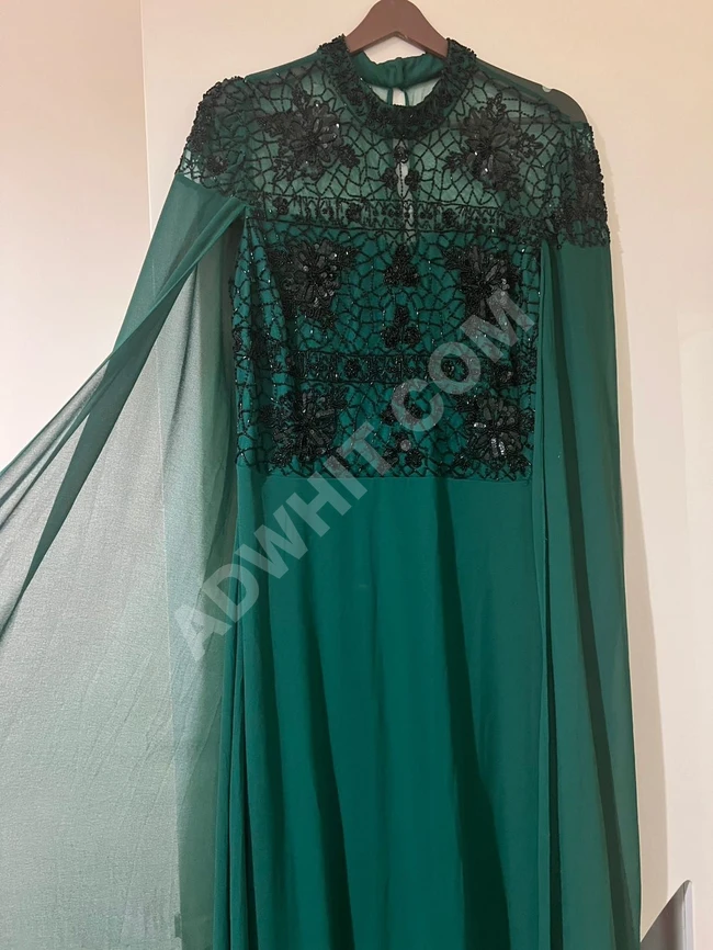 فستان / بدلة شيفون بتطريز أسود 