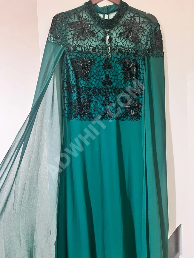 فستان / بدلة شيفون بتطريز أسود 