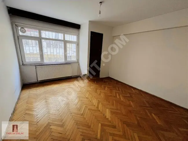 PARLAK'tan NEW ÇARŞIYA 2-3DK YÜRÜME MESAFESİNDE İÇİ TEMİZ DAİRE*