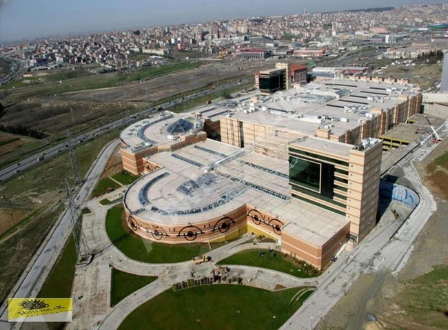 ورشة بمساحة 250 متر مربع في KUYUMCUKENT بموقع جيد