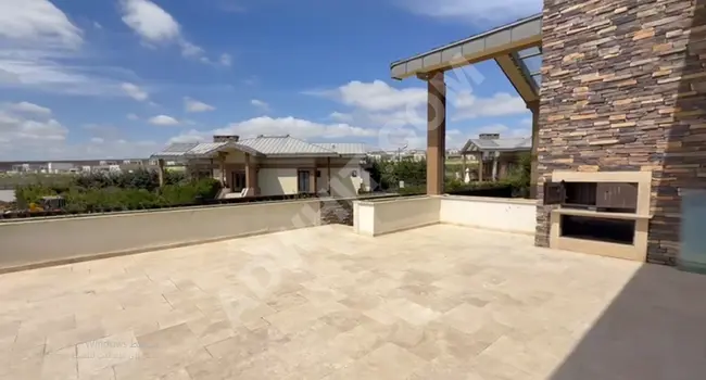 For urgent sale: 9+2 villa in Istanbul, area of 2400 square meters.