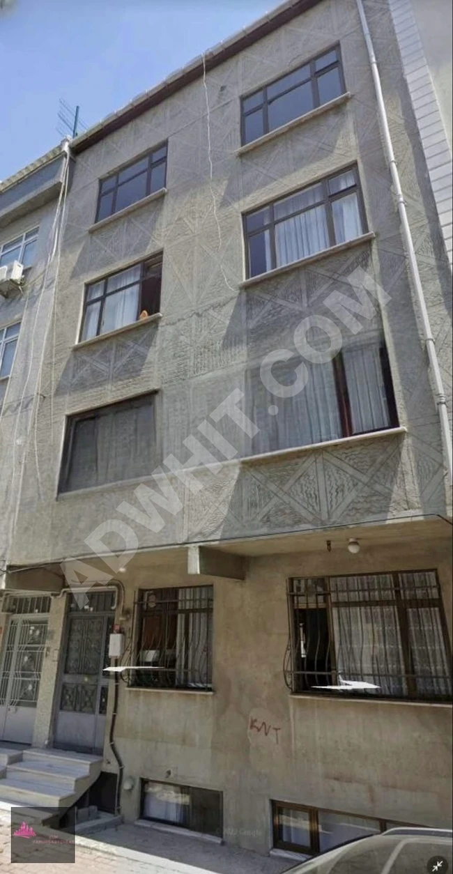 Building for urgent sale in the BAĞCILAR HÜRRİYET neighborhood, with an area of 115 square meters.