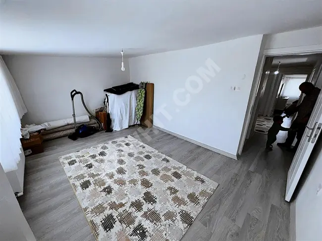 Opportunity: A spacious 3+1 apartment on the upper floor with a terrace in BAĞCILAR YILDIZTEPE.