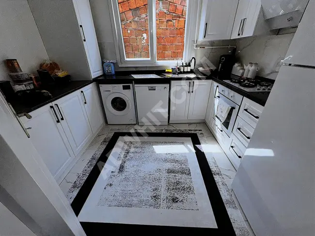 Opportunity: A spacious 3+1 apartment on the upper floor with a terrace in BAĞCILAR YILDIZTEPE.