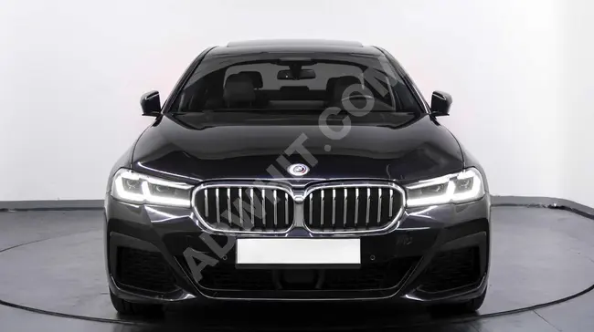 2022 MODEL BORUSAN BMW 5.20İ M SPORT 50.YIL LOGO HATASIZ BOYASIZ