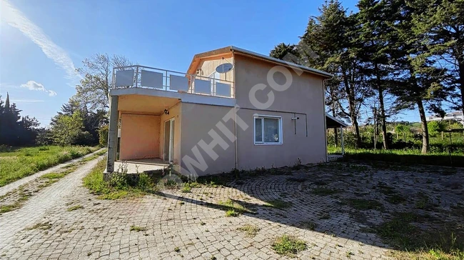 ÇATALCADA SATILIK 600 m2 ARSA VE İÇERİSİNDE 2 KATLI 5+2 VİLLA