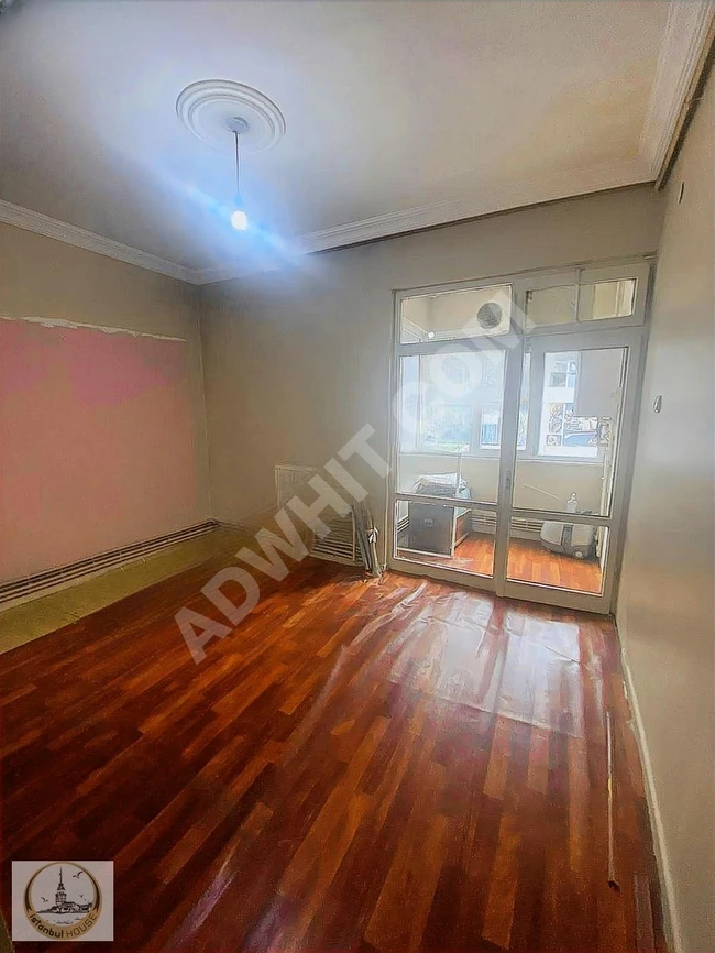 Office with a front facade of 90 square meters on the main street in MERTER