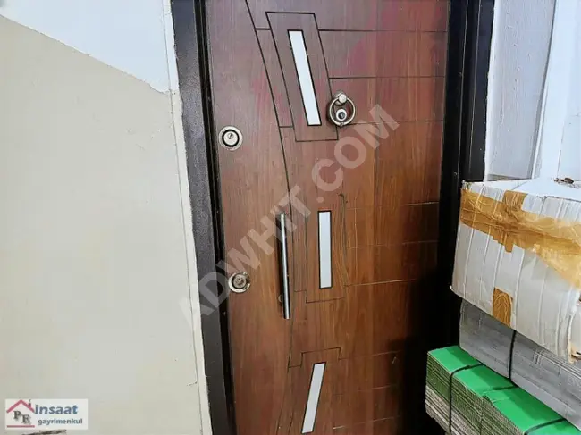 محل بالقرب من السوق المسقوف، بناية تجارية تحتوي على 12 محلًا مستقلًا، المساحة الإجمالية 936 متر مربع.
