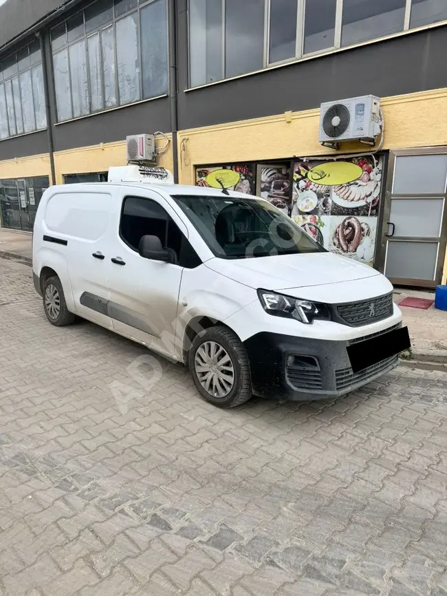 36 months installment by personal checks with a 30% down payment on a FRIGOLU PEUGEOT PARTNER vehicle.