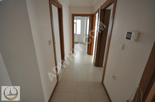 2+1 apartment, middle floor in an 8-year-old building, 5 minutes from the metro in Bahçelievler B.Sitesi.