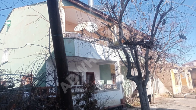 Independent duplex house 4+1 consisting of two floors for sale near the market in İpekyolu, Van.